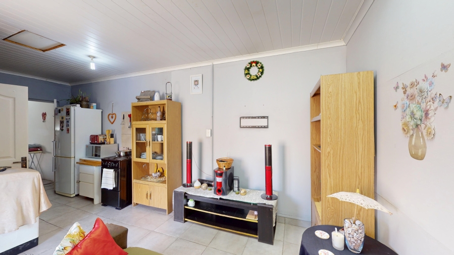 7 Bedroom Property for Sale in Sunbird Park Western Cape